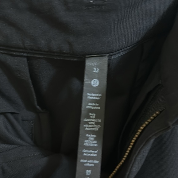 EUC Lululemon Men’s Black Chino Athletic Pants 32x30 - Picture 3 of 5